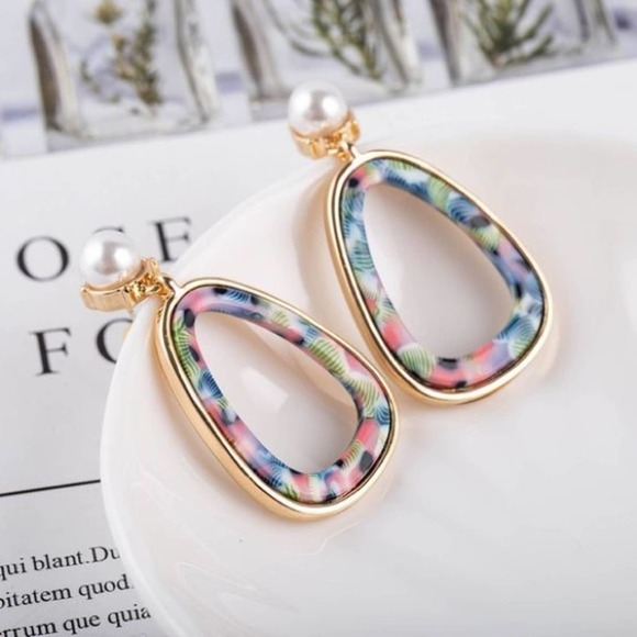 Multi-Color Pearl Fashion Geometric Earrings - Picture 4 of 8